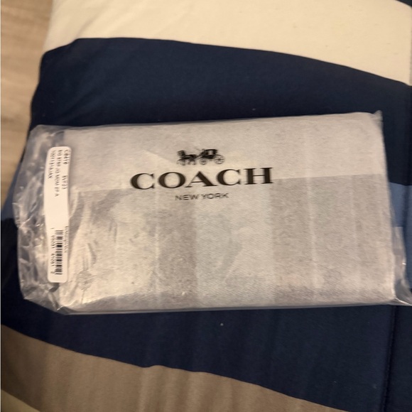 Medium ID Zip Around Wallet In Signature Jacquard With Stripes - Silver/Midnight - Picture 4 of 6